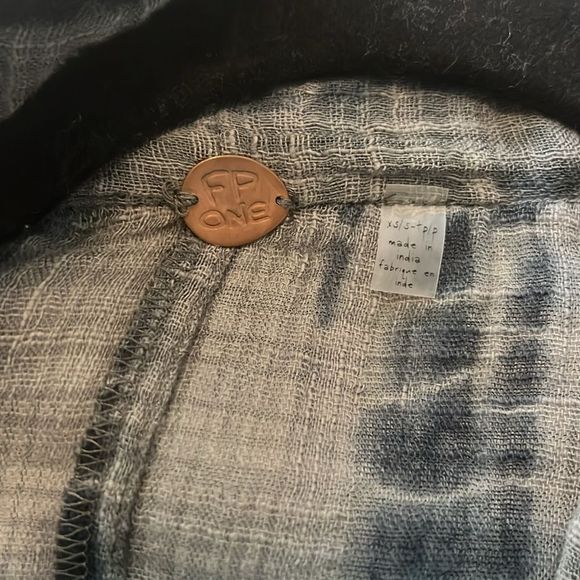 Free People size large, Sasha, tie-dye, kimono, green and blue belted top - Picture 3 of 4